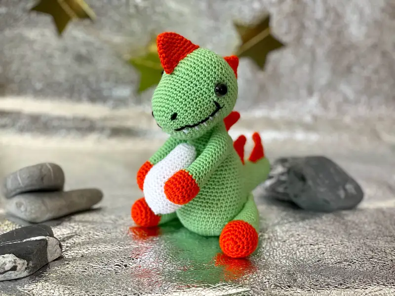 Free Intermediate crochet pattern: Cute Dinosaur Amigurumi Pattern - Easy to follow tutorial