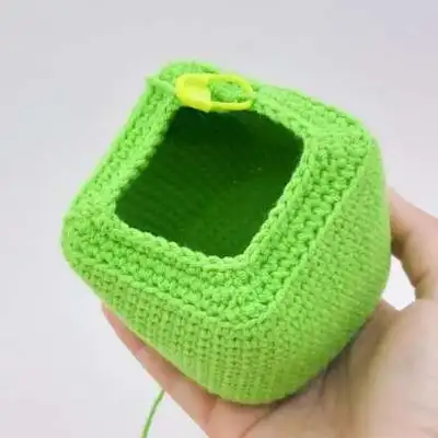 Creeper Amigurumi Pattern step 3 - details and accessories