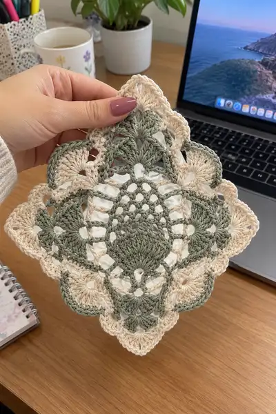 Pineapple Lace Granny Square Pattern step 1 - construction progress