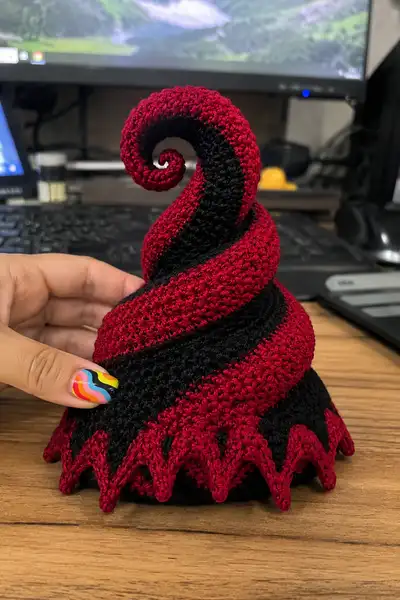 Vampire Night Spiral Amigurumi Pattern step 1 - construction progress
