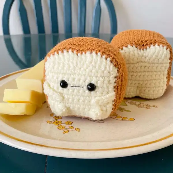 Loafie the bread loaf Amigurumi Pattern