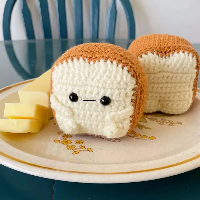 Free Intermediate crochet pattern: Loafie the bread loaf Amigurumi Pattern - Easy to follow tutorial