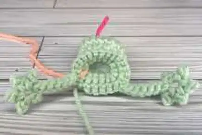 Twinkletoes the Tiny Gecko Amigurumi Pattern step 4 - final assembly and finishing