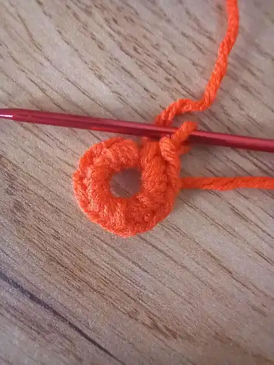 Crochet Snowman Ornaments Amigurumi Pattern step 4 - final assembly and finishing