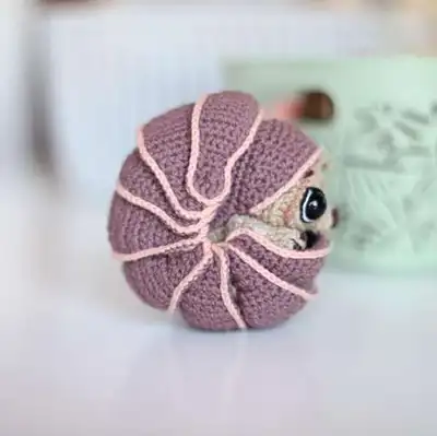 Tuk Tuk Armadillo Amigurumi Pattern step 2 - assembly progress