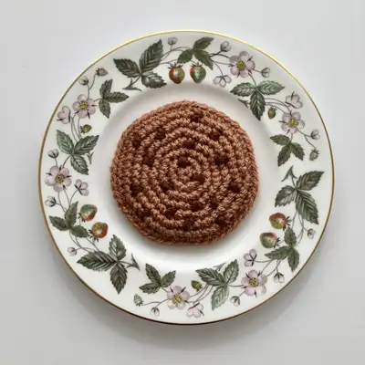 Biscuits Crochet Pattern step 3 - details and accessories