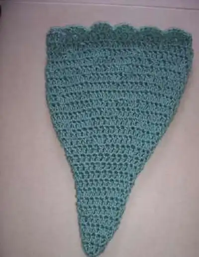 Baby Mermaid Costume Crochet Pattern step 3 - details and accessories