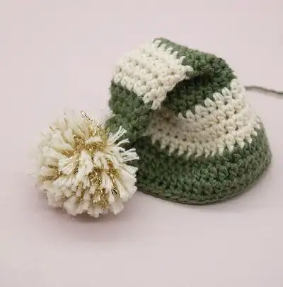 Noel the Christmas Mouse Amigurumi Pattern step 3 - details and accessories