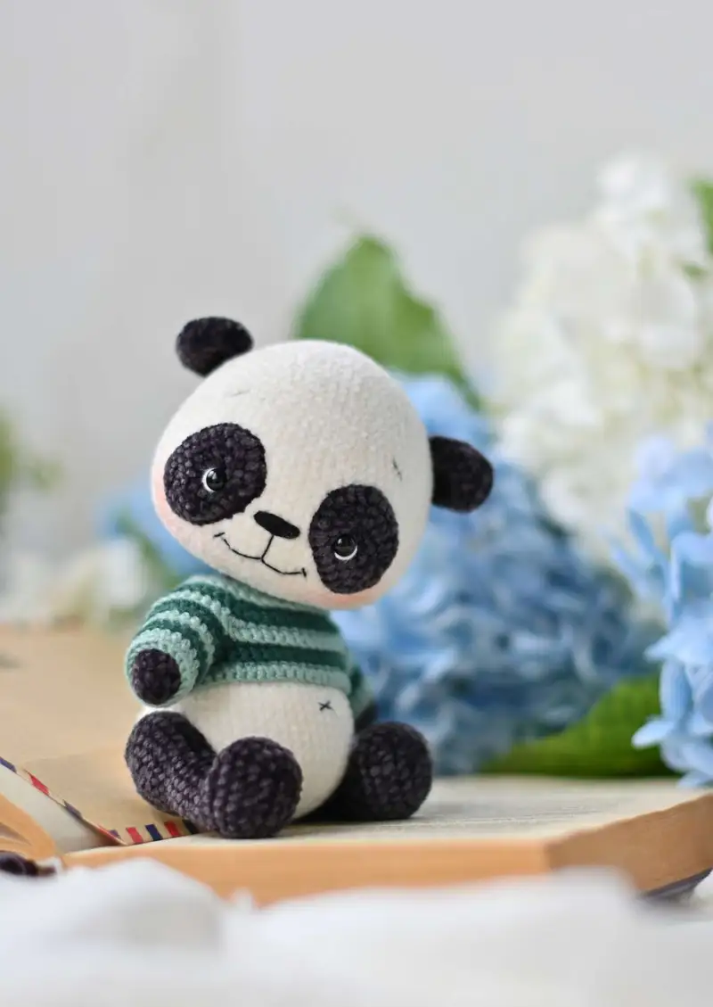 Free Intermediate crochet pattern: Panda Amigurumi Pattern - Easy to follow tutorial