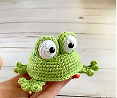 Little Frog Amigurumi Pattern step 1 - construction progress