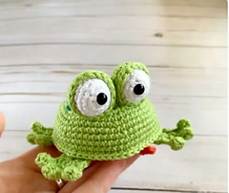 Free Beginner Friendly crochet pattern: Little Frog Amigurumi Pattern - Easy to follow tutorial
