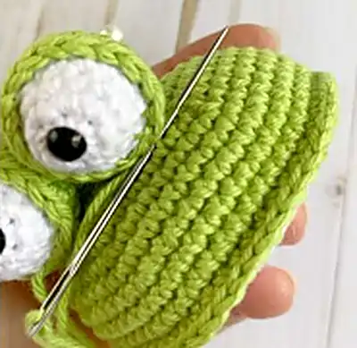 Little Frog Amigurumi Pattern step 2 - assembly progress