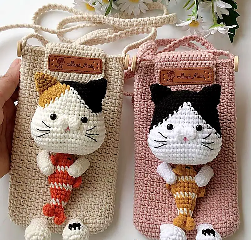 Free Intermediate crochet pattern: Adorable Cat Phone Pouch Pattern - Easy to follow tutorial