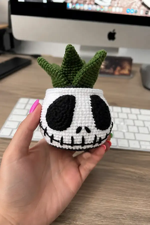 Skull Succulent Planter Amigurumi Pattern