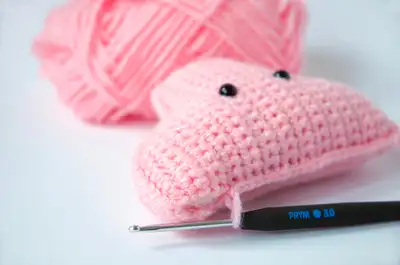 Claude the Cloud Amigurumi Pattern step 3 - details and accessories