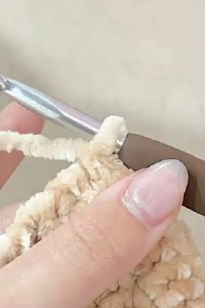 Kitty Toaster Amigurumi Pattern step 4 - final assembly and finishing
