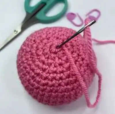 Appletosaurus Amigurumi Pattern step 4 - final assembly and finishing