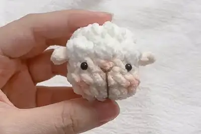 The Little Sheep Amigurumi Pattern step 4 - final assembly and finishing