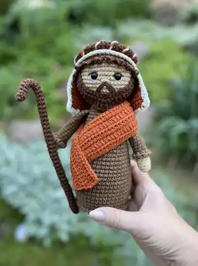 Shepherd, bull and donkey Amigurumi Pattern step 3 - details and accessories