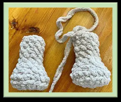 Sleepy Snuggle-saurus Rag Doll Amigurumi Pattern step 3 - details and accessories