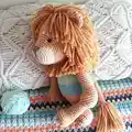 Alan the Lion Amigurumi Pattern step 4 - final assembly and finishing