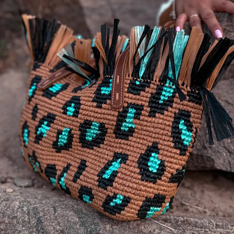 Free Intermediate crochet pattern: Leopard tote Pattern - Easy to follow tutorial