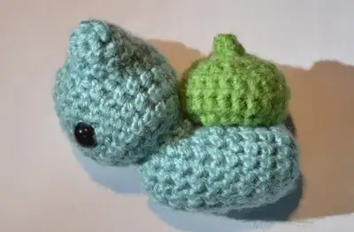 Bulbasaur Amigurumi Pattern step 3 - details and accessories