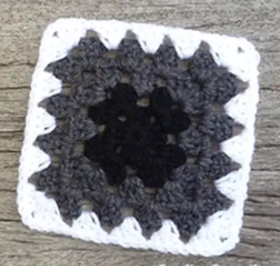 Basic Granny Square Pattern step 1 - construction progress