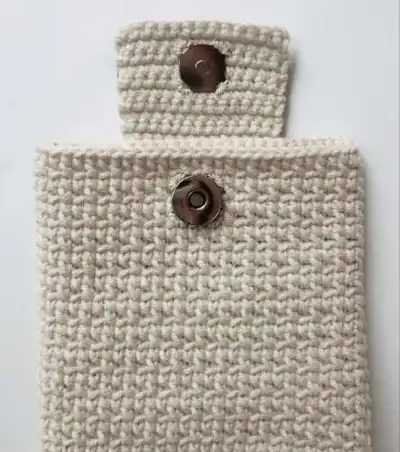 Dog Phone Pouch Amigurumi Pattern step 3 - details and accessories