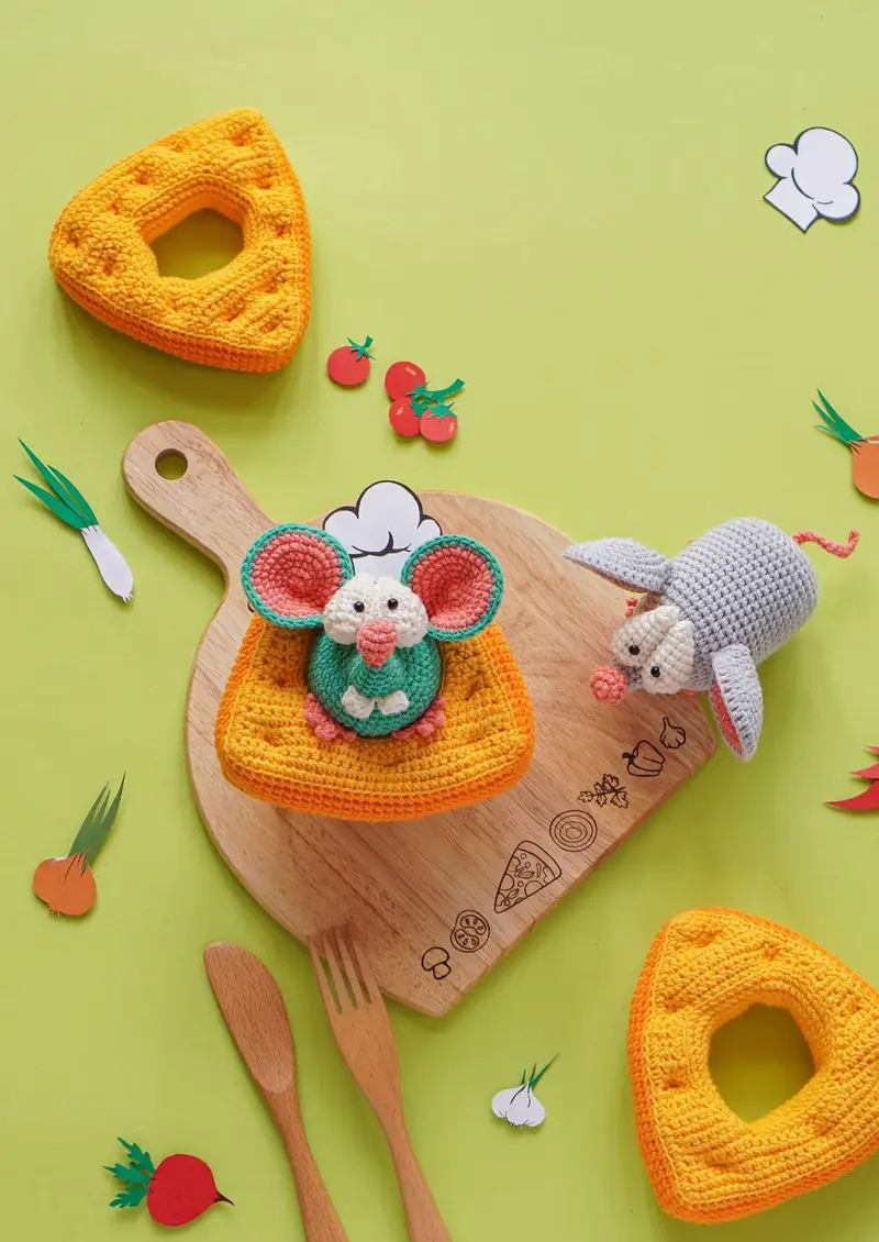Free Intermediate crochet pattern: Mochi-Mouse Loves Cheese Amigurumi Pattern - Easy to follow tutorial