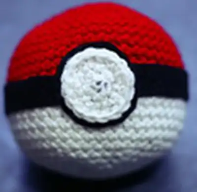 Pokeball Amigurumi Pattern step 2 - assembly progress