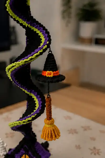 Spiral Halloween Mobile Amigurumi Pattern step 2 - assembly progress