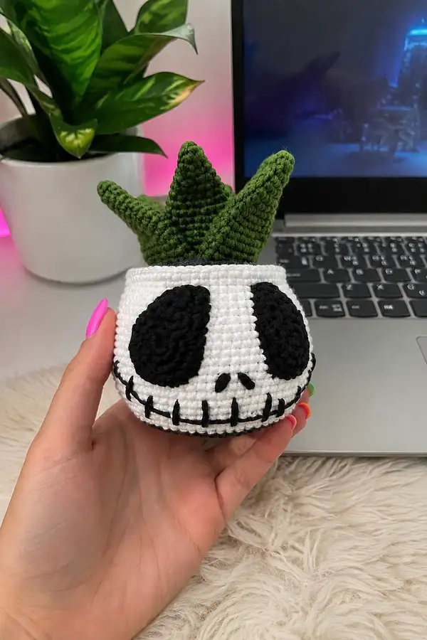 Skull Succulent Planter Amigurumi Pattern