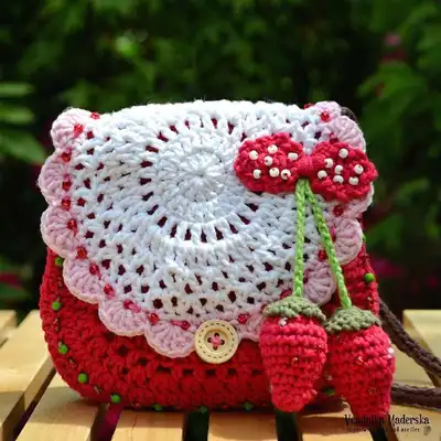 Strawberry purse Pattern step 1 - construction progress