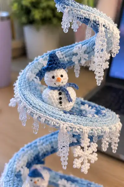 Spiral Snowman Tree Amigurumi Pattern step 2 - assembly progress