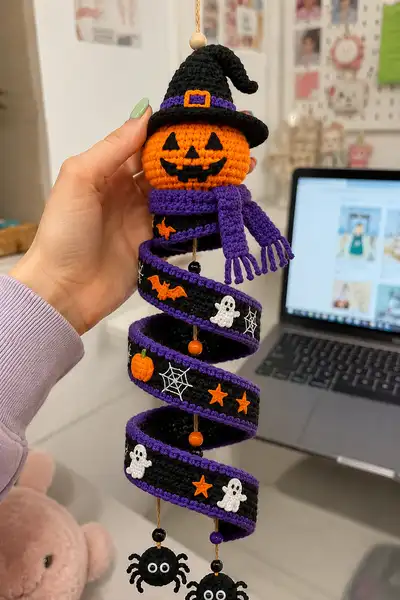 Halloween Spooky Spiral Pumpkin Mobile Amigurumi Pattern step 1 - construction progress