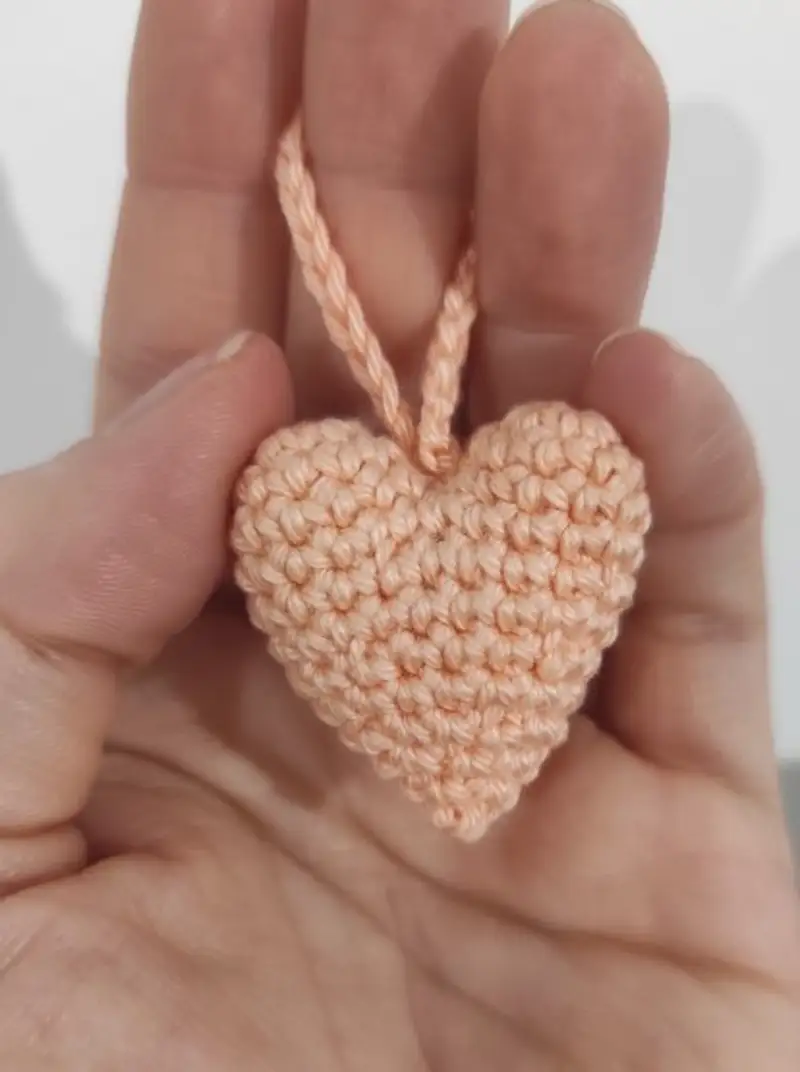 Free Beginner Friendly crochet pattern: Heart Keychain Amigurumi Pattern - Easy to follow tutorial