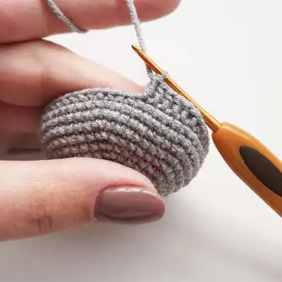 Grandma Amigurumi Pattern step 4 - final assembly and finishing