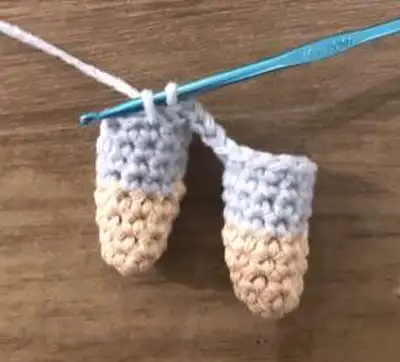 Louisa Llama Amigurumi Pattern step 3 - details and accessories