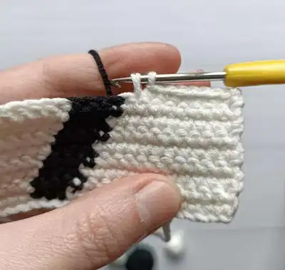 Black Cat Bag Crochet Pattern step 4 - final assembly and finishing