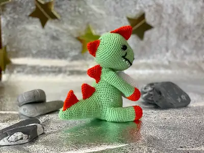 Cute Dinosaur Amigurumi Pattern step 4 - final assembly and finishing