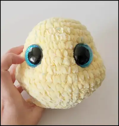 Feather Locklear the Chick Amigurumi Pattern step 3 - details and accessories