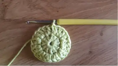 Crochet Double-Sided Round Potholders Pattern step 3 - details and accessories