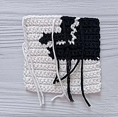 Cat with a Cup Crochet Pattern step 3 - details and accessories