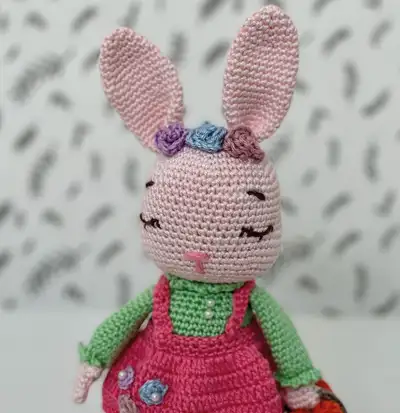 Lady Bunny Amigurumi Pattern step 3 - details and accessories