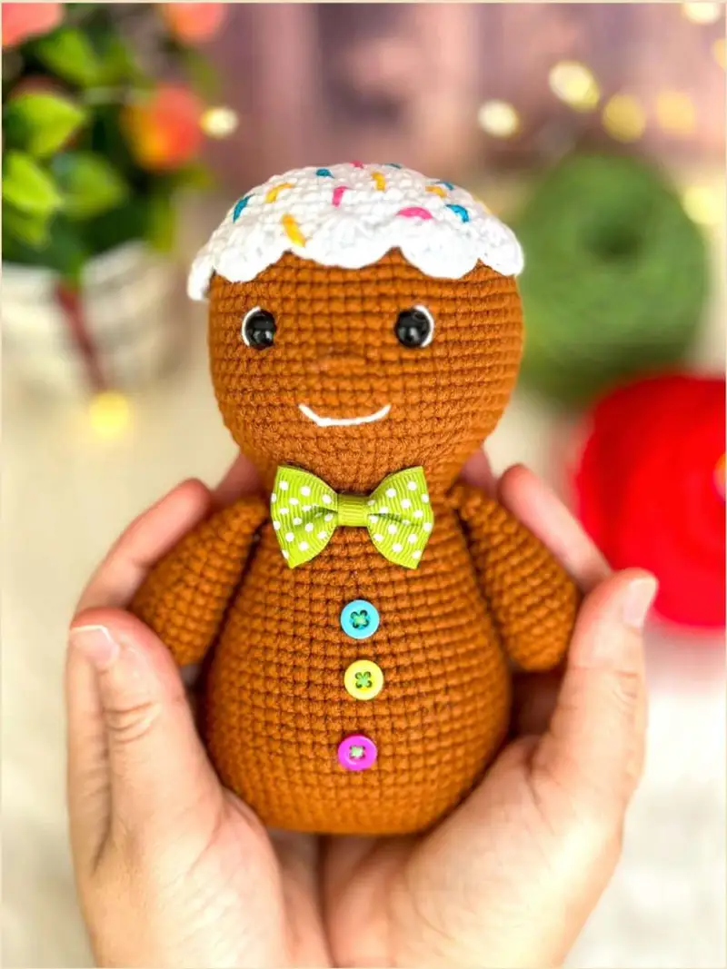 Free Intermediate crochet pattern: Gingerbread Amigurumi Pattern - Easy to follow tutorial