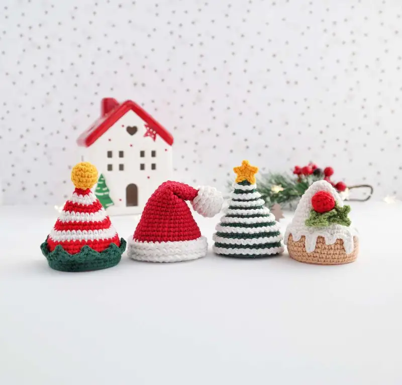 Free Intermediate crochet pattern: Christmas Hats for Mini Penguins Amigurumi Pattern - Easy to follow tutorial