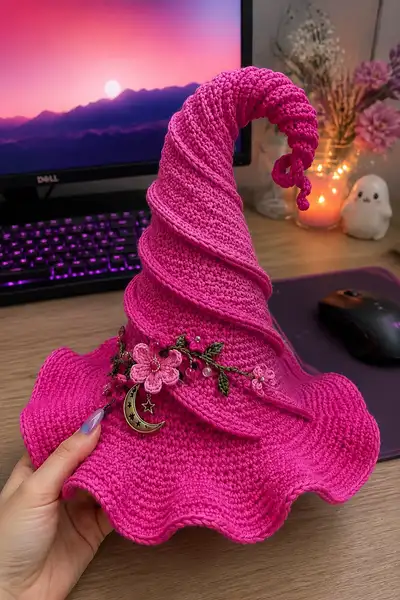 Big Pinky Witch Hat Amigurumi Pattern step 1 - construction progress
