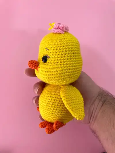 Chick Amigurumi Pattern step 3 - details and accessories