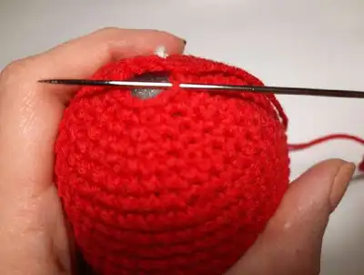 Anatomical Heart Amigurumi Pattern step 4 - final assembly and finishing